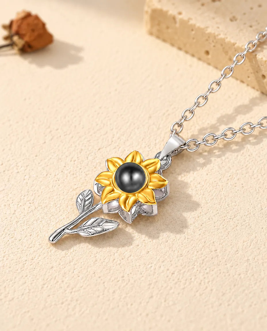 Hanger van 925 sterling zilver: zonnebloem met twee bladeren, liggend op gips