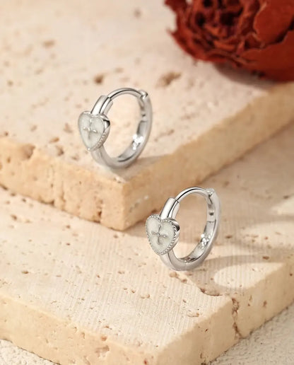 Klapcreolen met Hart en Kruis - parelwit hart van 5,5 x 6 mm op creolen van 12,5 mm, 925 sterling zilver