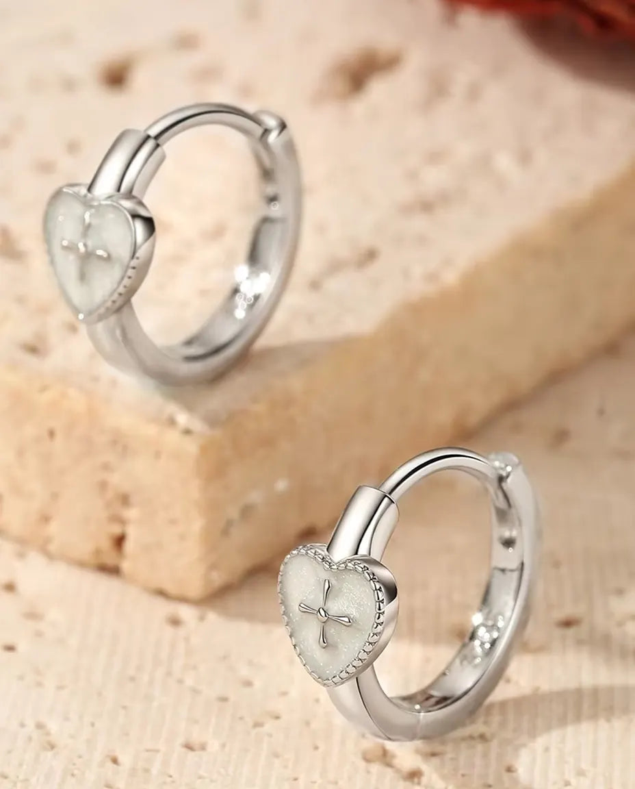 Klapcreolen met Hart en Kruis - parelwit hart van 5,5 x 6 mm op creolen van 12,5 mm, 925 sterling zilver