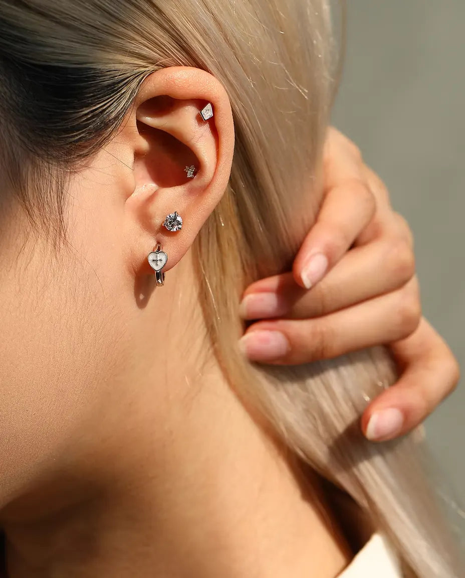 Klapcreolen met Hart en Kruis - parelwit hart van 5,5 x 6 mm op creolen van 12,5 mm, 925 sterling zilver