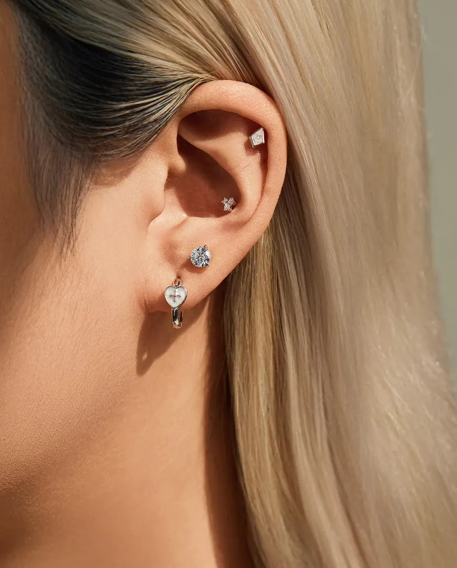 Klapcreolen met Hart en Kruis - parelwit hart van 5,5 x 6 mm op creolen van 12,5 mm, 925 sterling zilver