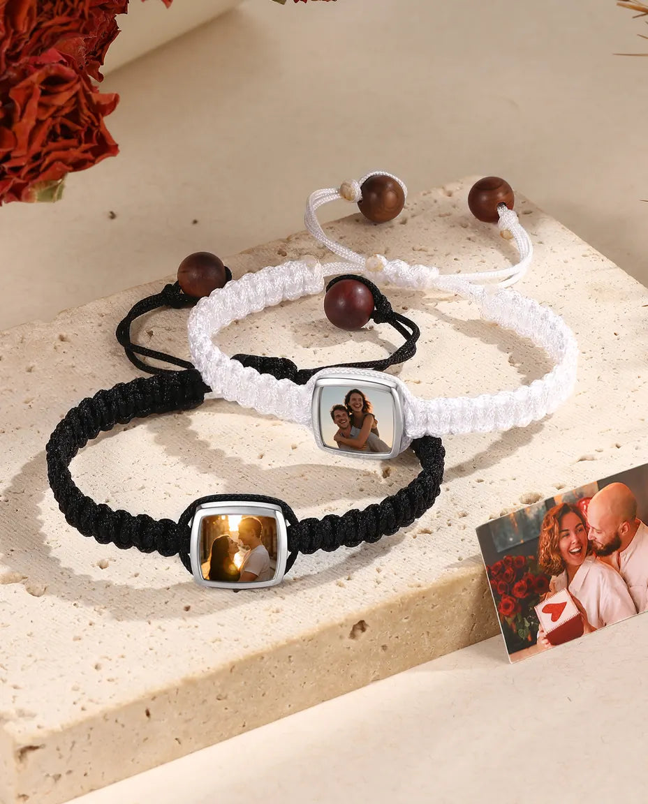 Koppel Armbanden met Foto – Set van 2 Gevlochten Koorden in Zwart en Wit met Gravure