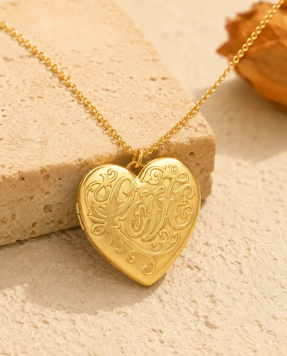 Hart Medaillon Love met 2 Foto's - medaillon met Love in reliëf en parelmoeren achterkant, ketting 45+5 cm