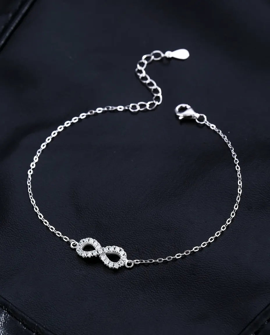 Armband met Infinity van Moissaniet – oneindigheidsteken met 21 steentjes pavé gezet in 925 sterling zilver