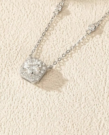 Moissanite Ketting 1 karaat - hanger met kussenvormige halo en zirkonia's in de ketting, kleur D VVS1, 925 sterling zilver