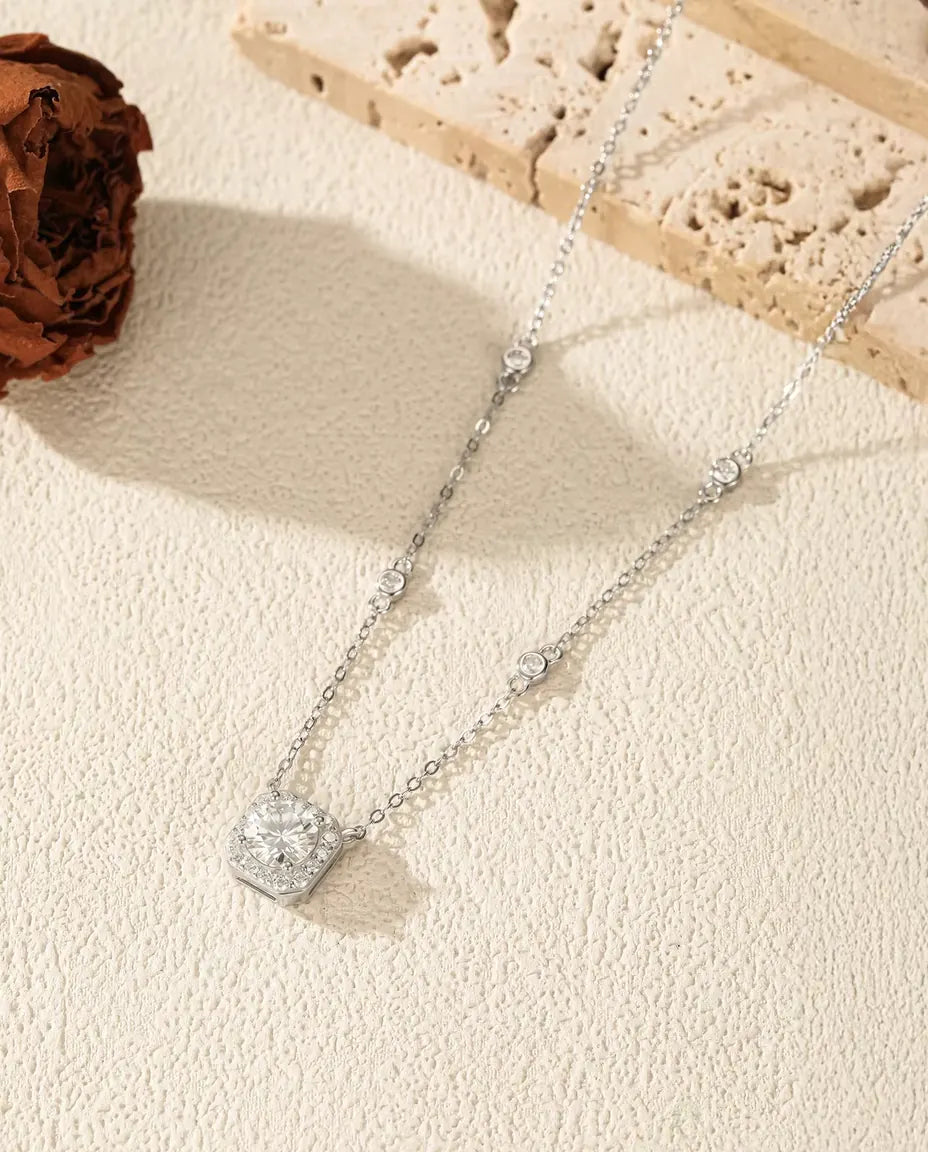 Moissanite Ketting 1 karaat - hanger met kussenvormige halo en zirkonia's in de ketting, kleur D VVS1, 925 sterling zilver