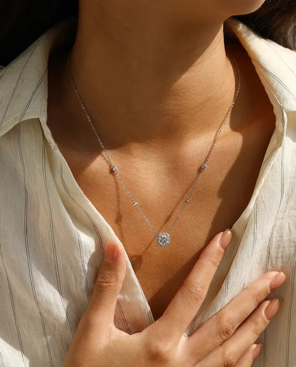 Moissanite Ketting 1 karaat - hanger met kussenvormige halo en zirkonia's in de ketting, kleur D VVS1, 925 sterling zilver