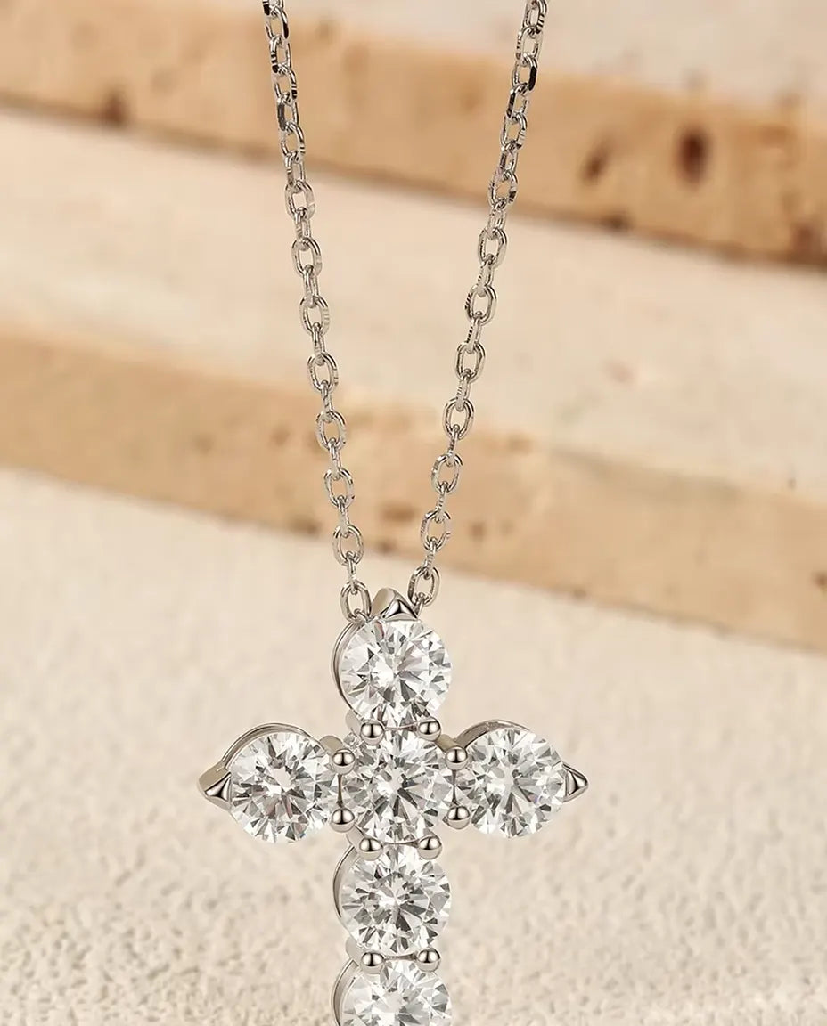 Moissanite Ketting met Kruis - zes stenen van 0,50 ct kleur D, hanger 17,5 x 22,5 mm, 925 sterling zilver