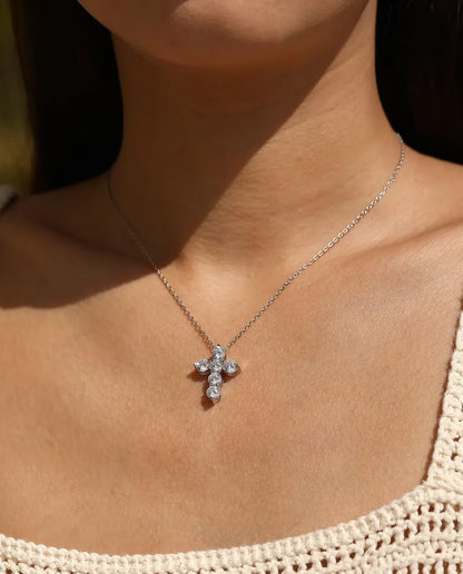 Moissanite Ketting met Kruis - zes stenen van 0,50 ct kleur D, hanger 17,5 x 22,5 mm, 925 sterling zilver