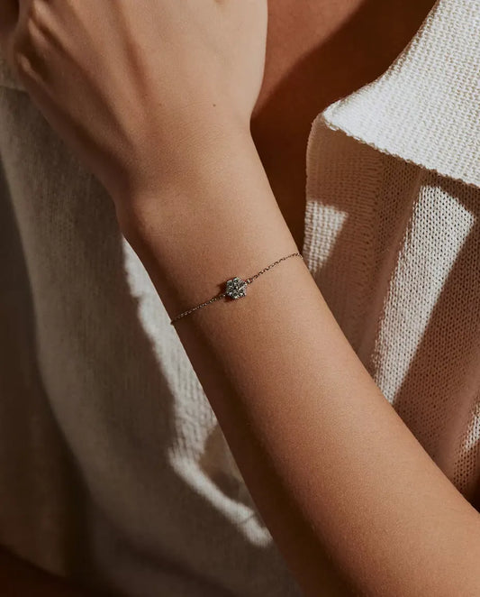 Moissanite Armband met Bloem in 925 Sterling Zilver - gedragen om de pols
