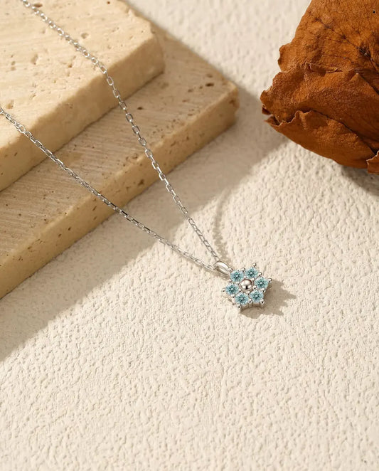 Moissanite Ketting Bloem Aquablauw - zes stenen van 2 mm rond een gepolijste zilveren bol, 925 zilver, 40+5 cm