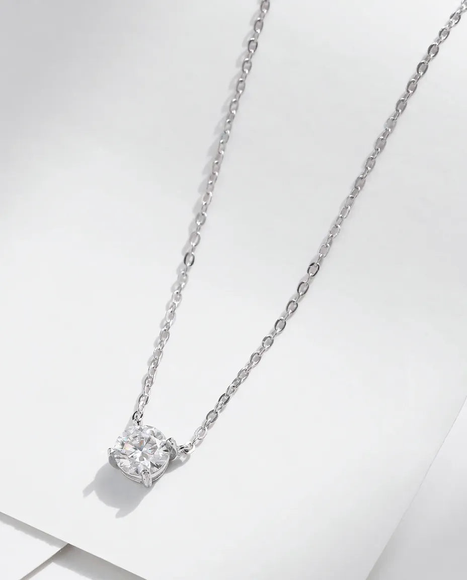 Moissanite Ketting Solitair – hanger van 0,8 ct kleur D in 925 sterling zilver, vier chatons, verstelbare ankerketting