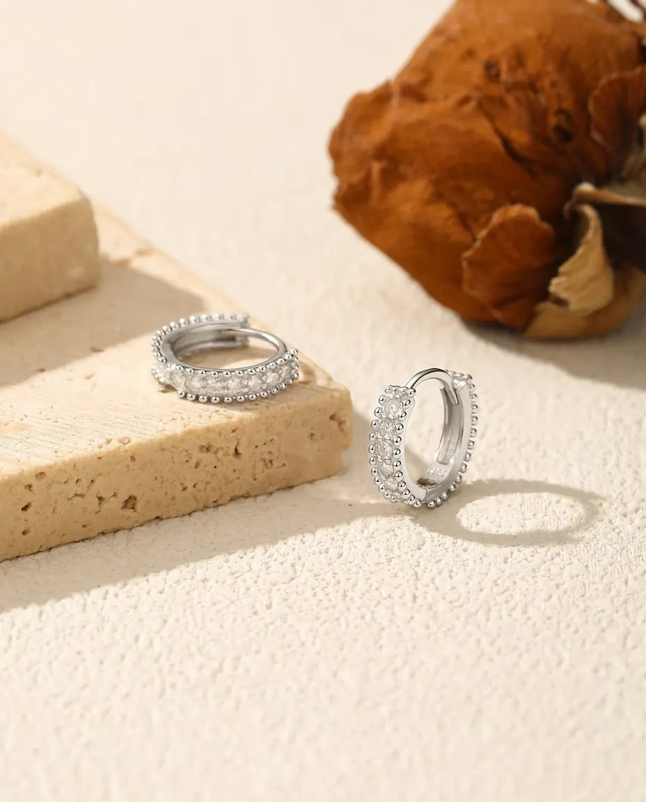 Moissanite Klapcreolen 12 mm – oorringen met kraaltjesrand in 925 sterling zilver, 14 stenen kleur D van 0,017 ct