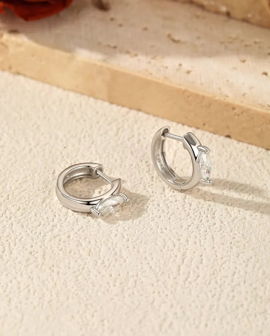 Moissanite Klapoorringen Marquise - per oorbel een steen van 0,30 ct 3 x 6 mm, ring van 11,5 mm, 925 sterling zilver