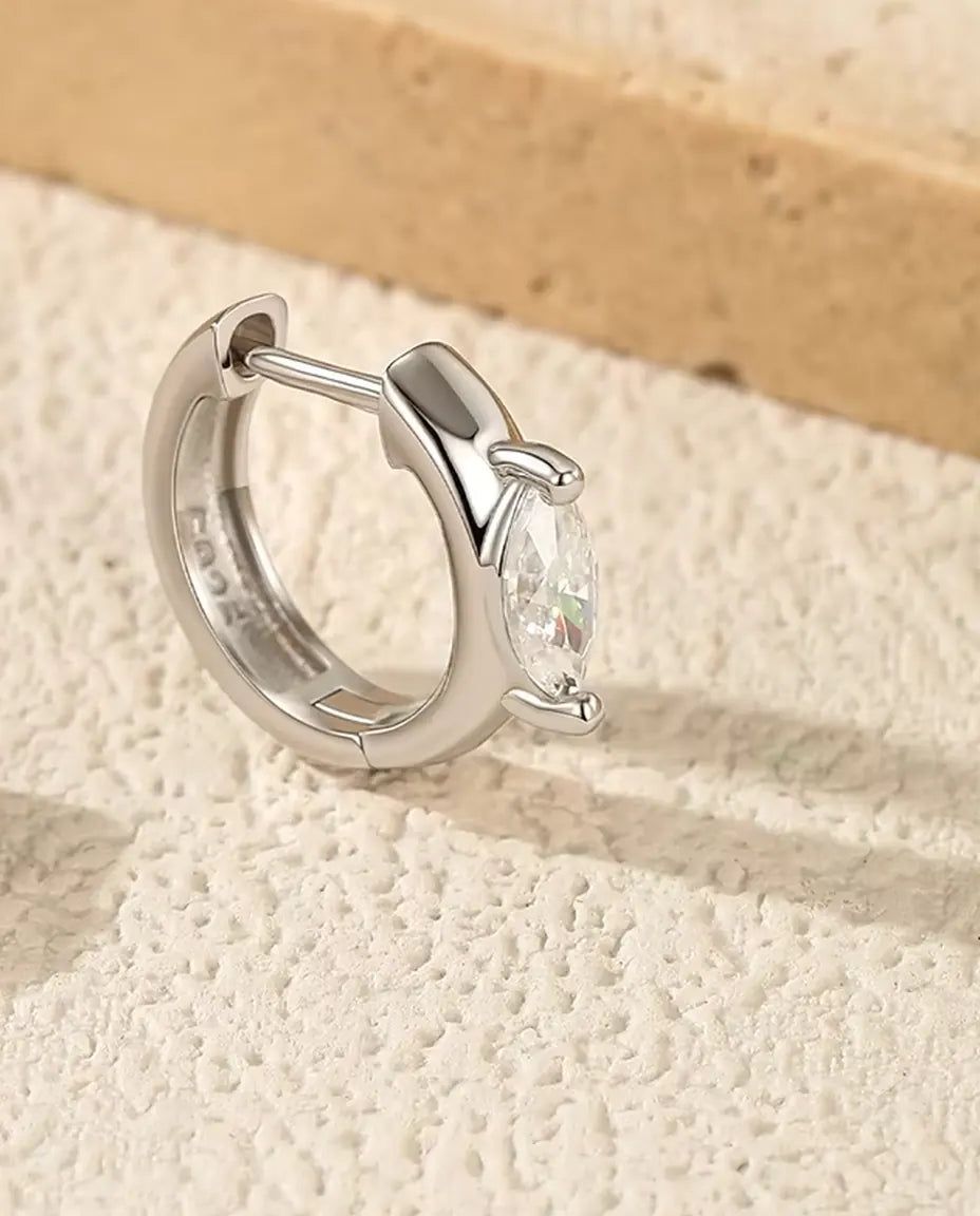 Moissanite Klapoorringen Marquise - per oorbel een steen van 0,30 ct 3 x 6 mm, ring van 11,5 mm, 925 sterling zilver