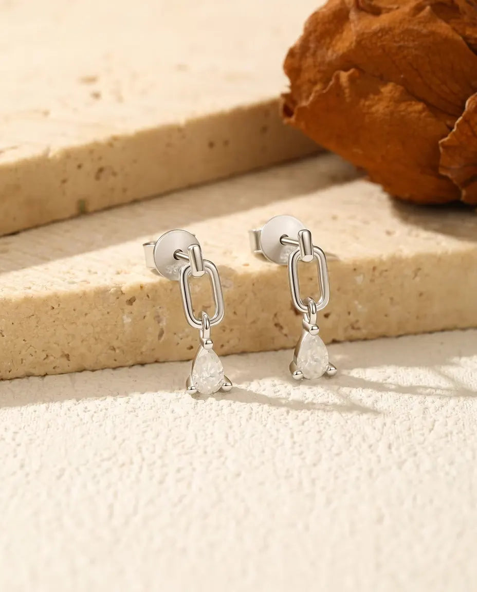 Moissanite oorbellen in peerslijpsel – langwerpige schakel met steen van 0,35 ct kleur D in 925 sterling zilver