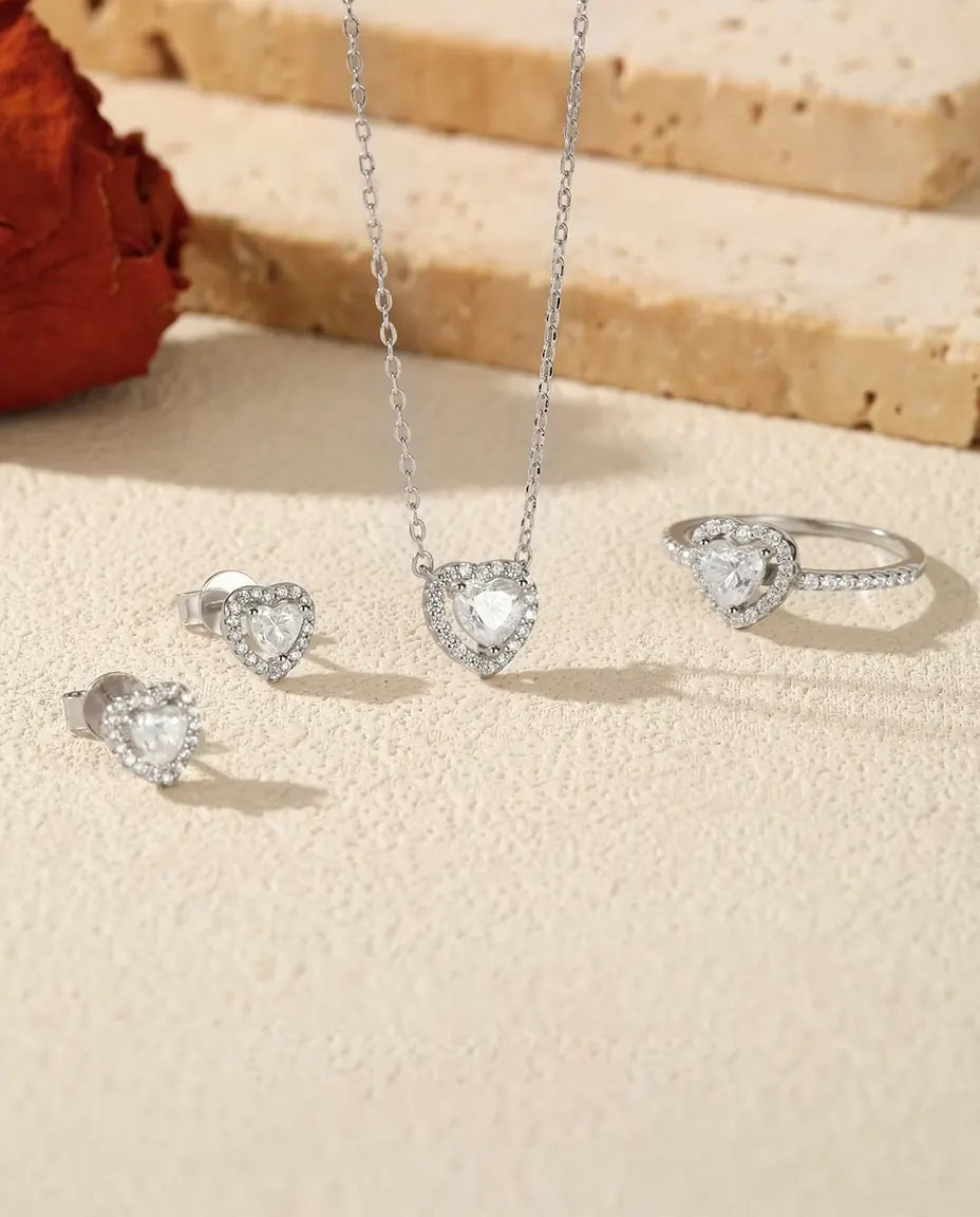 Moissanite Sieradenset met Hart in 925 Sterling Zilver - de complete set op lichte steen