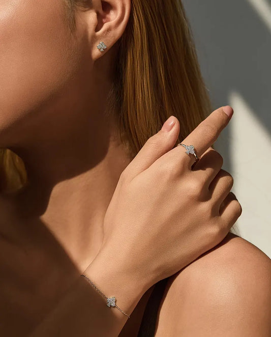Moissanite Sieradenset met Klaver in 925 Sterling Zilver – Armband, Ring en Oorknopjes met Pavé Klaver uit het Kaartspel, 3-delige Set voor Haar