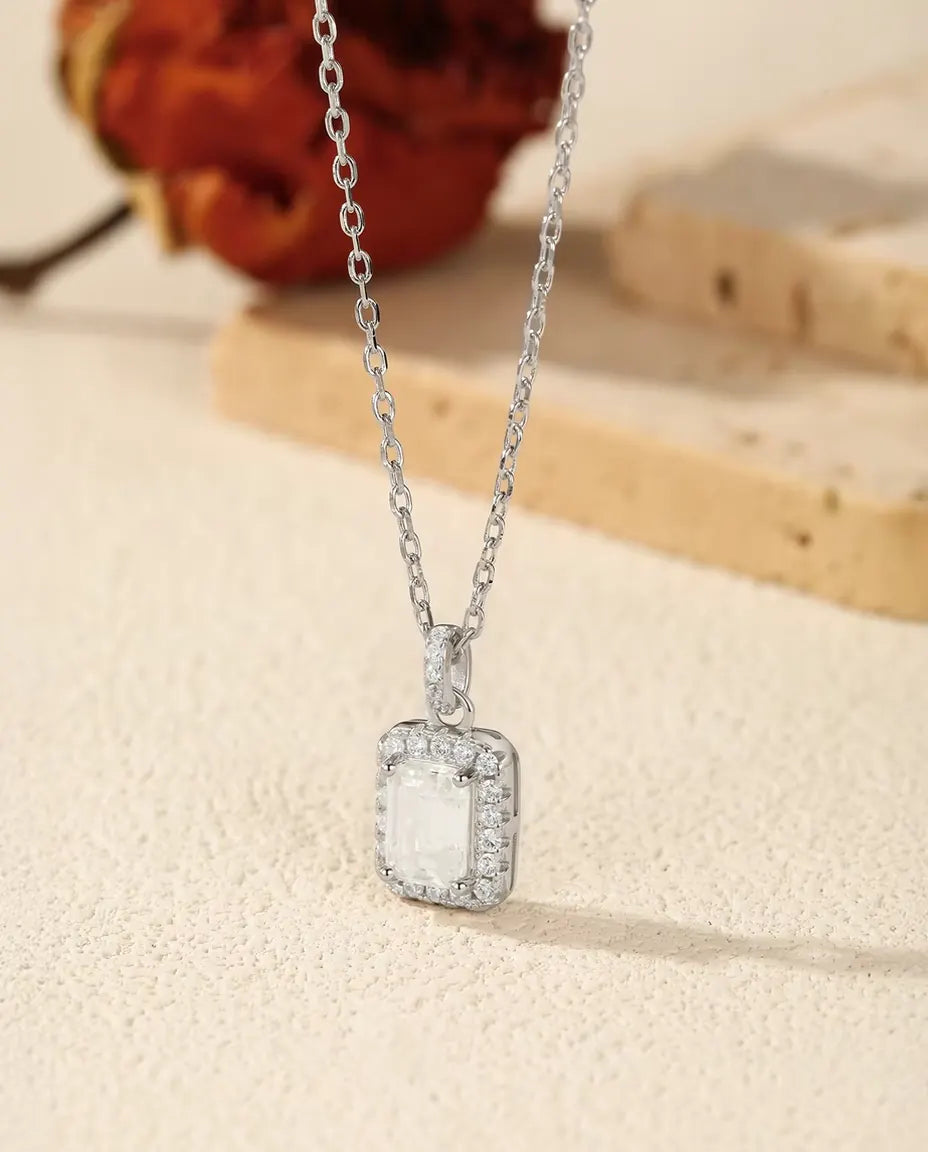 Moissanite Sieradenset met Smaragdslijpsel in 925 Sterling Zilver – Halo Hanger Ketting en Oorknopjes, Middenstenen van 1 ct en 0,8 ct, Bruidssieraden
