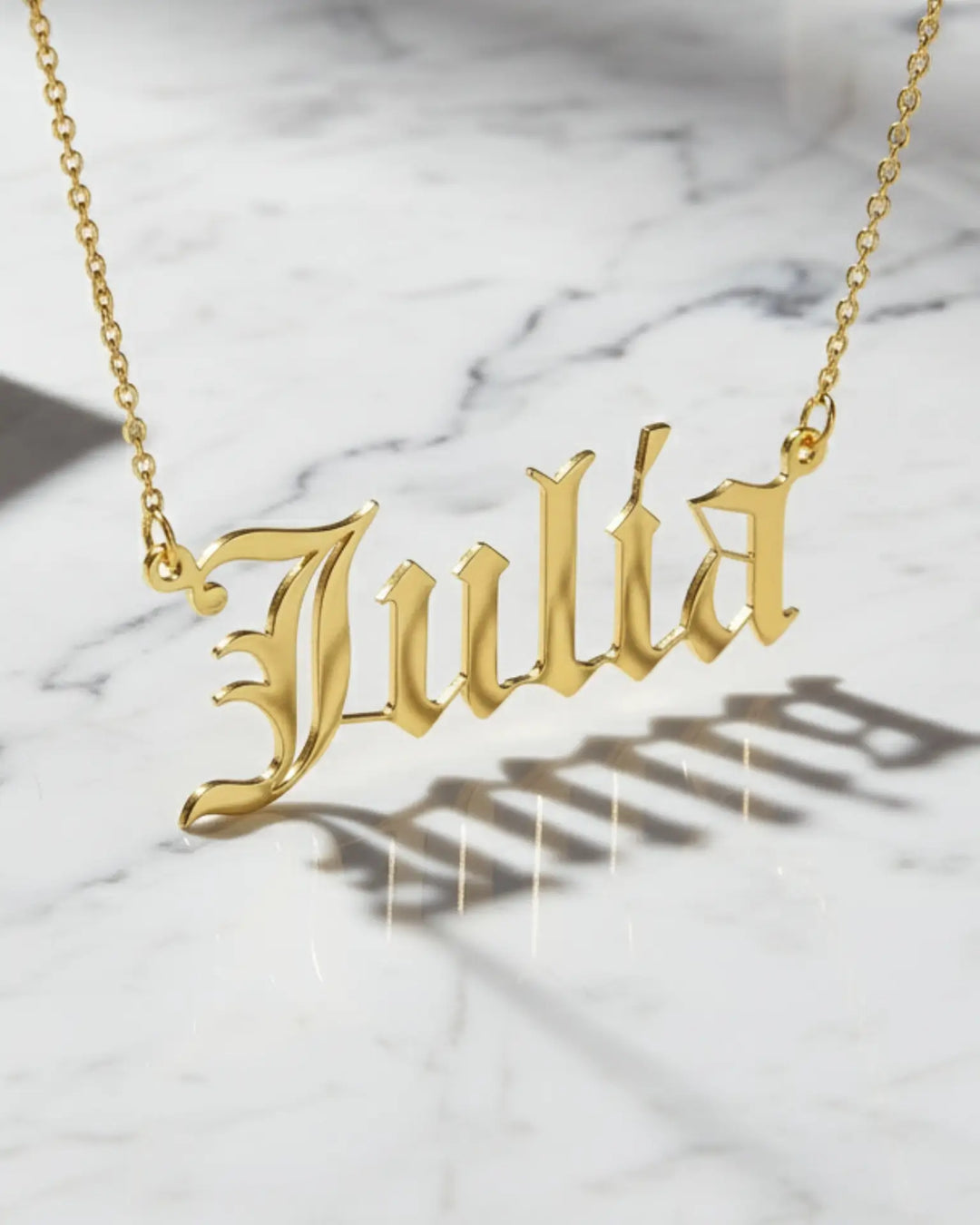 Naamketting in Old English – Gotische Letters uit 925 Sterling Zilver, Goud- of Roségoudverguld