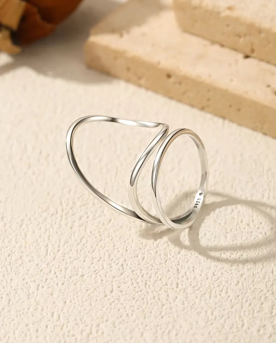 Open Ring met Dubbele Lijn in 925 Sterling Zilver - schuin van opzij, met de ringband