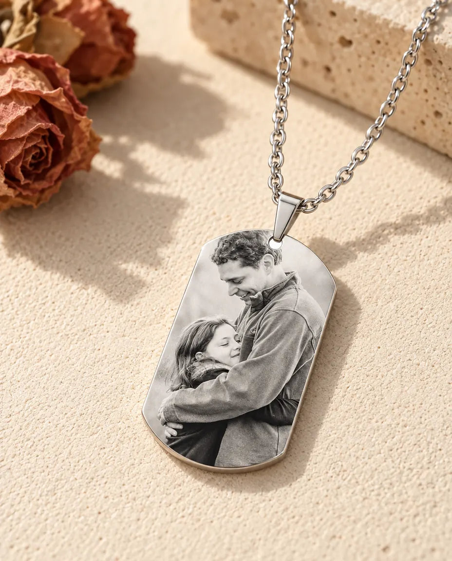 Papa ketting met foto van titanium staal met een zwart-witfoto van vader en dochter