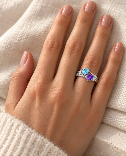 Gepersonaliseerde Ring met 2 Hartvormige Geboortestenen en 2 Namen - 925 zilveren ring voor je vrouw - gedragen aan de hand