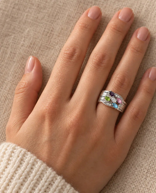 Gepersonaliseerde Ring met 5 Geboortestenen en 5 Namen - brede 925 zilveren familiering voor mama - gedragen aan de hand