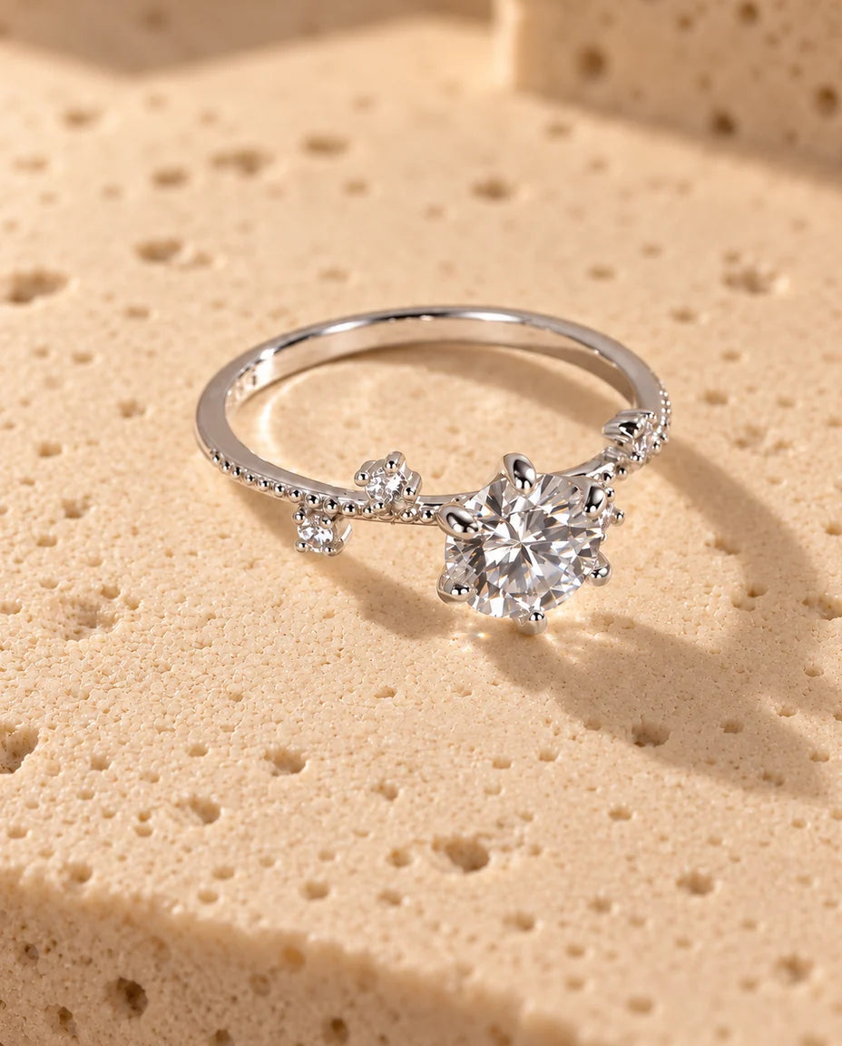 Moissanite Verlovingsring - driekwartaanzicht