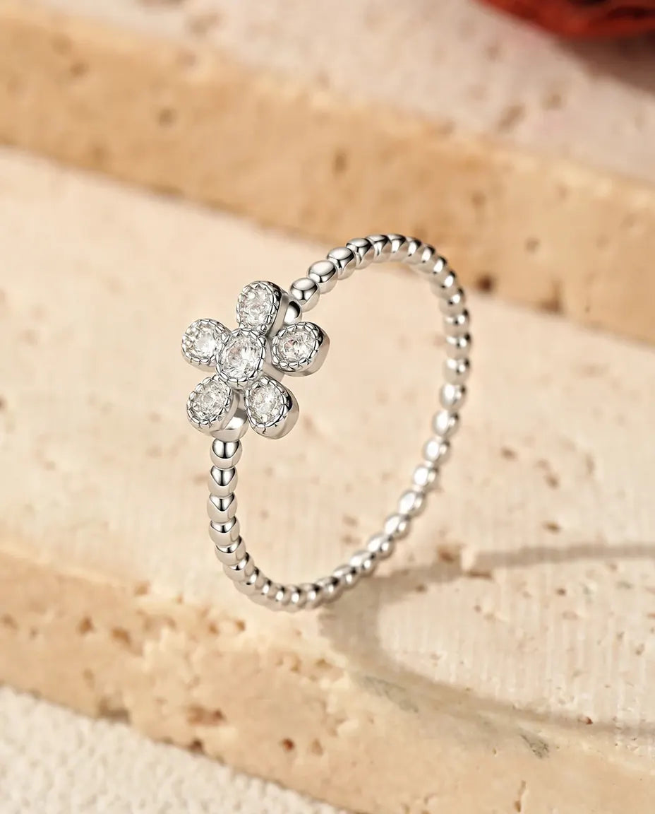Moissanite Ring – Bloem van Vijf D-kleur Stenen op Kralenband, Beloftering