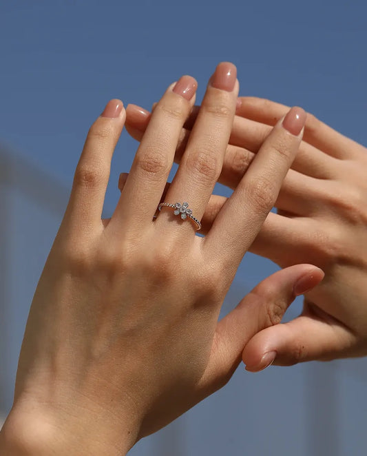 Moissanite Ring – Bloem van Vijf D-kleur Stenen op Kralenband, Beloftering
