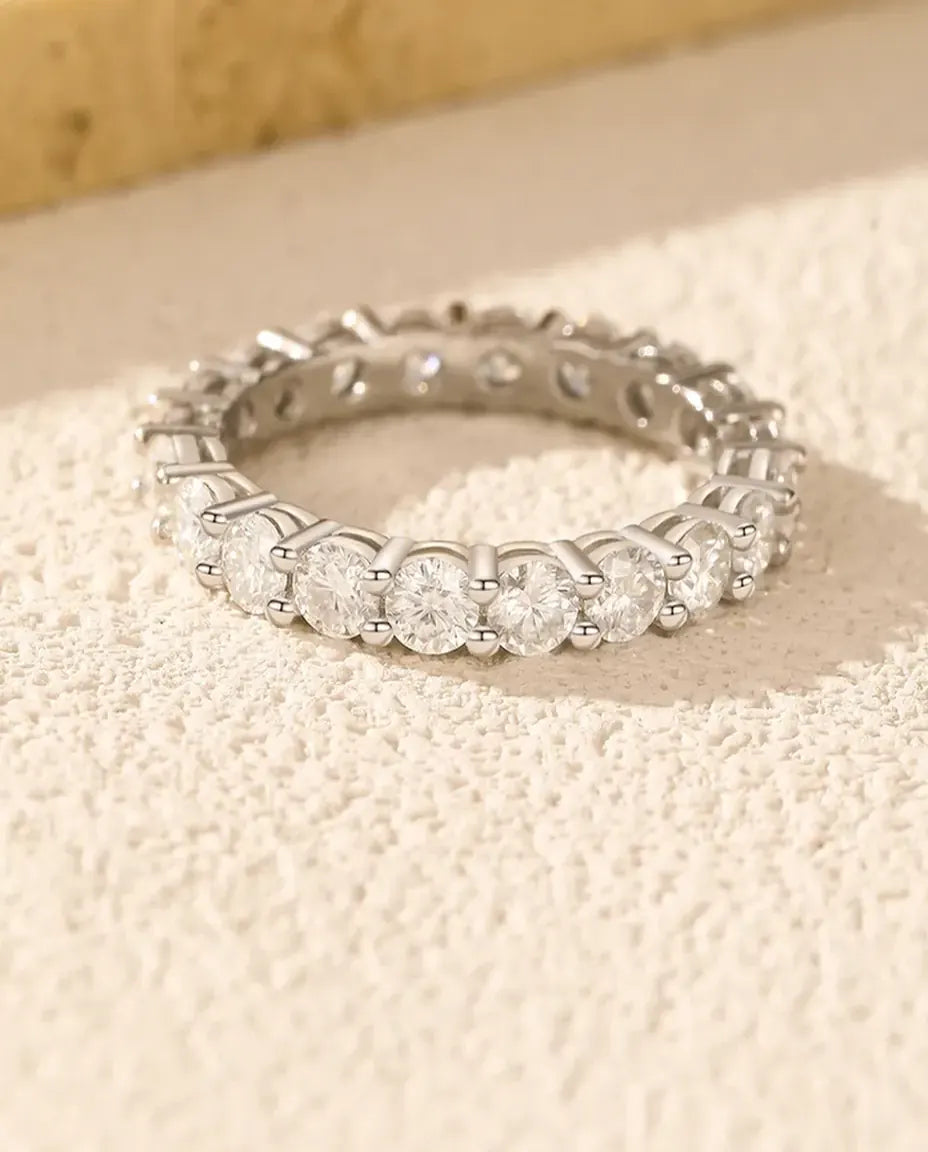 Moissanite Eternity Ring — Rondom Bezet met D-kleur Stenen, Smal Stapelbaar Bandje in 925 Sterling Zilver