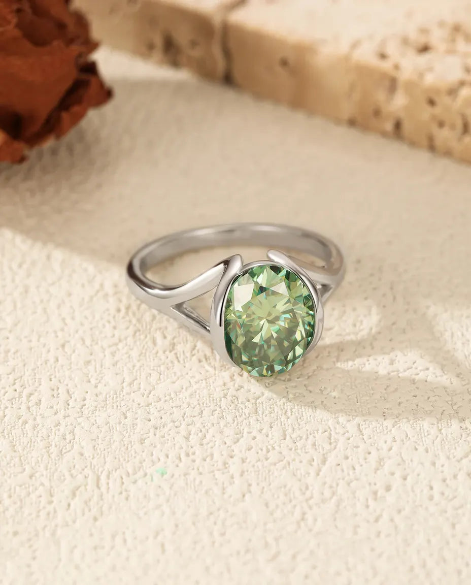 Groene Moissanite Ring – Ovale Steen van 3 Karaat in Moderne Spanzetting, 925 Sterling Zilver