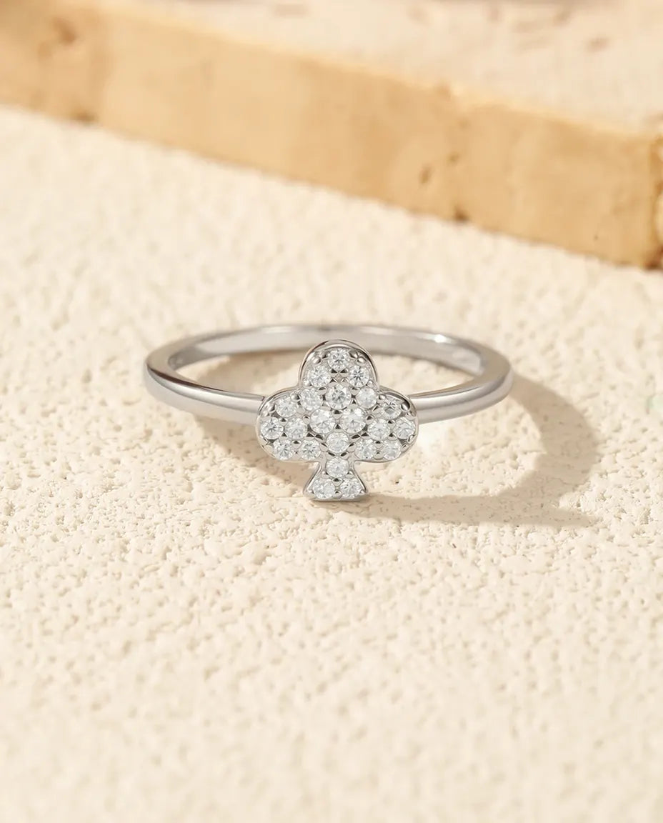 Moissanite Ring met Klaversymbool – Pavé van 22 D-kleur Stenen op Fijn Bandje van 1,3 mm