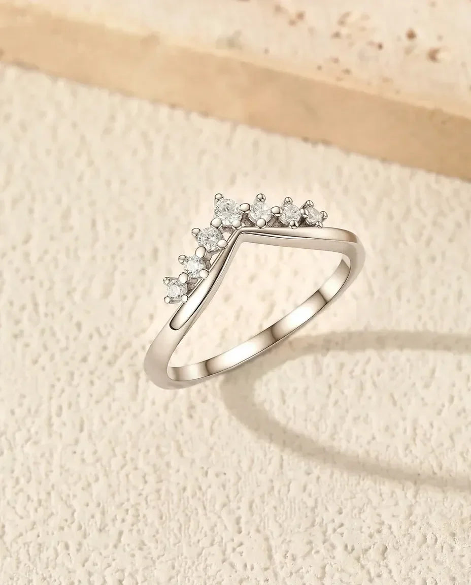 Moissanite Ring – Kroon in V-vorm met 7 Stenen, Stapelbaar Bandje van 925 Sterling Zilver