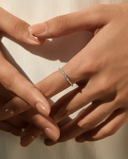 Moissanite Ring met 19 Oplopende Stenen – Smalle Aanschuifring in 925 Sterling Zilver