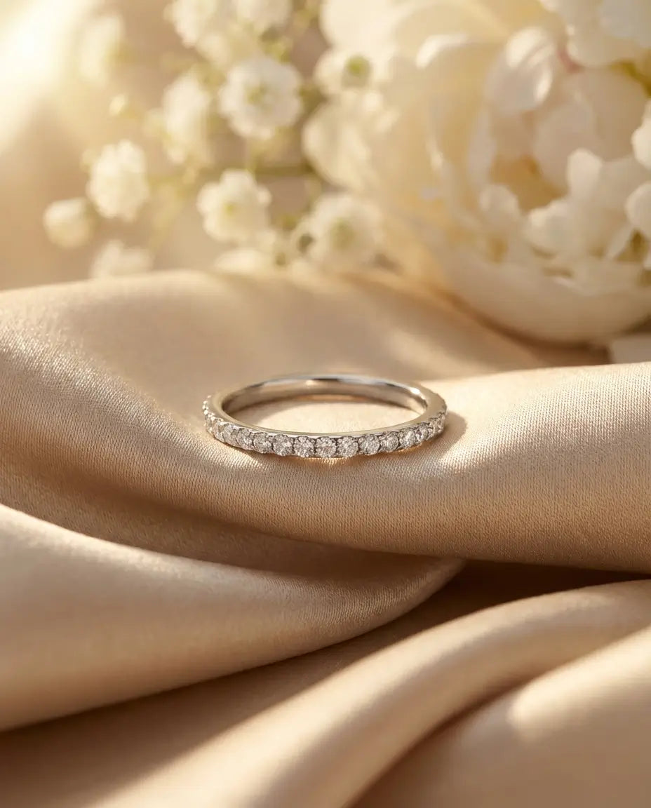 Moissanite Ring – Fijne Pavé Aanschuifband van 1,3 mm met 20 Steentjes, 925 Sterling Zilver