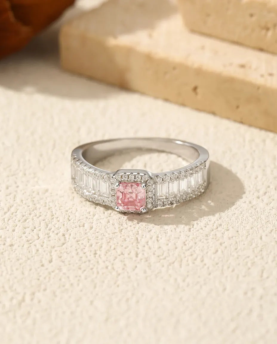 Roze Moissanite Ring – Asscher Geslepen 0,4 ct met Halo en Baguettes in 925 Sterling Zilver