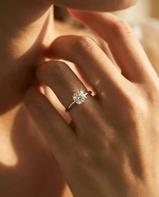 Moissanite Ring – Vierkant Kussengeslepen Solitair van 1 ct in Vierklauwzetting, 925 Sterling Zilver