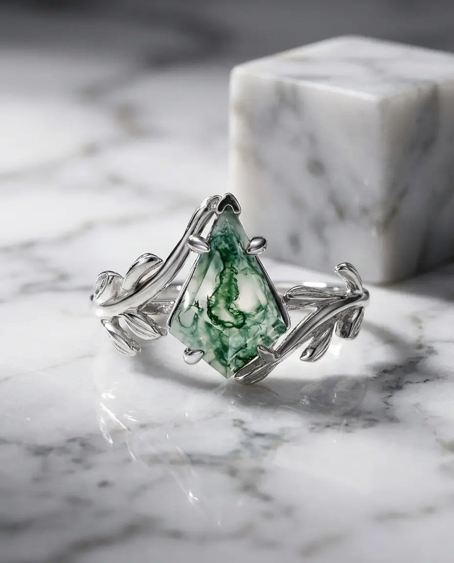 Mosagaat Ring – Kite Geslepen Groene Steen in Blaadjeszetting, 925 Sterling Zilver