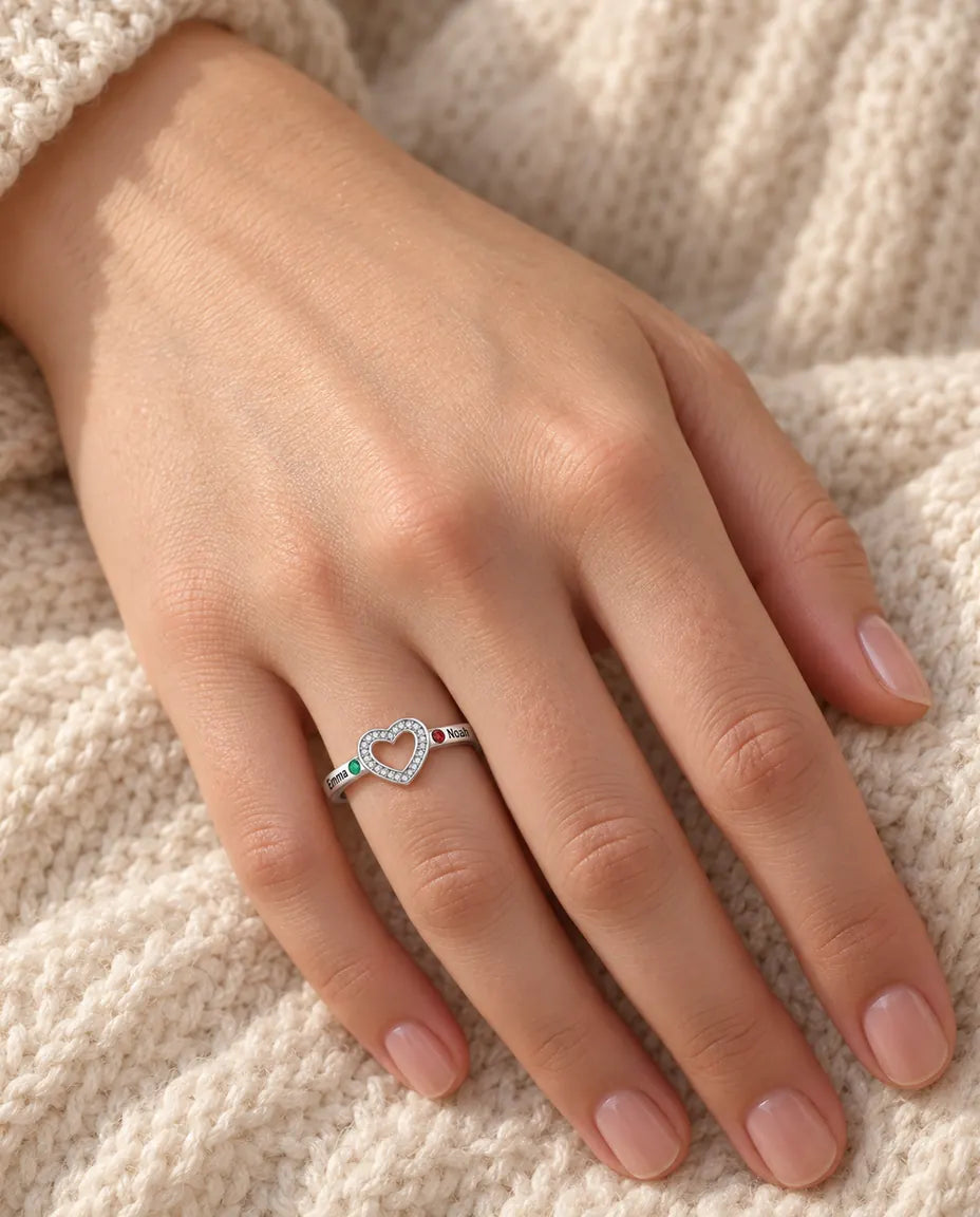 Gepersonaliseerde Geboortesteen Ring met 2, 4 of 6 Namen - stapelbare familiering met open hart, gegraveerde namen en gesimuleerde geboortestenen, gerhodineerd