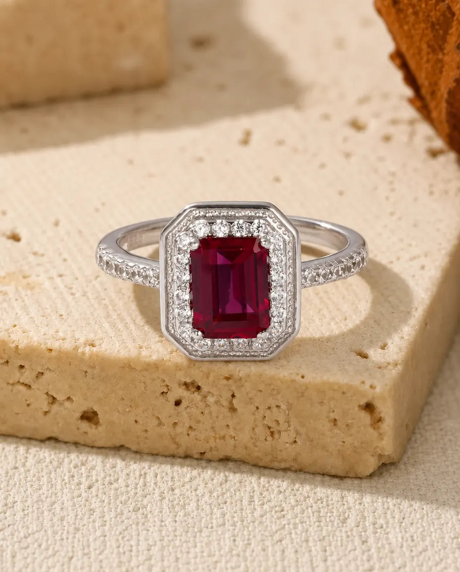 Robijn Ring – Achthoekige Getrapte Slijpvorm met Pavé Halo, 925 Sterling Zilver Statement Ring