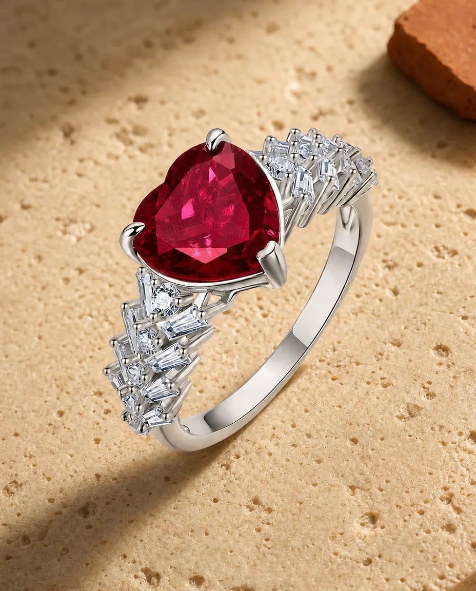 Robijn Ring – Hartgeslepen Labgekweekte Steen met Baguette Cascade, 925 Sterling Zilver Cocktailring
