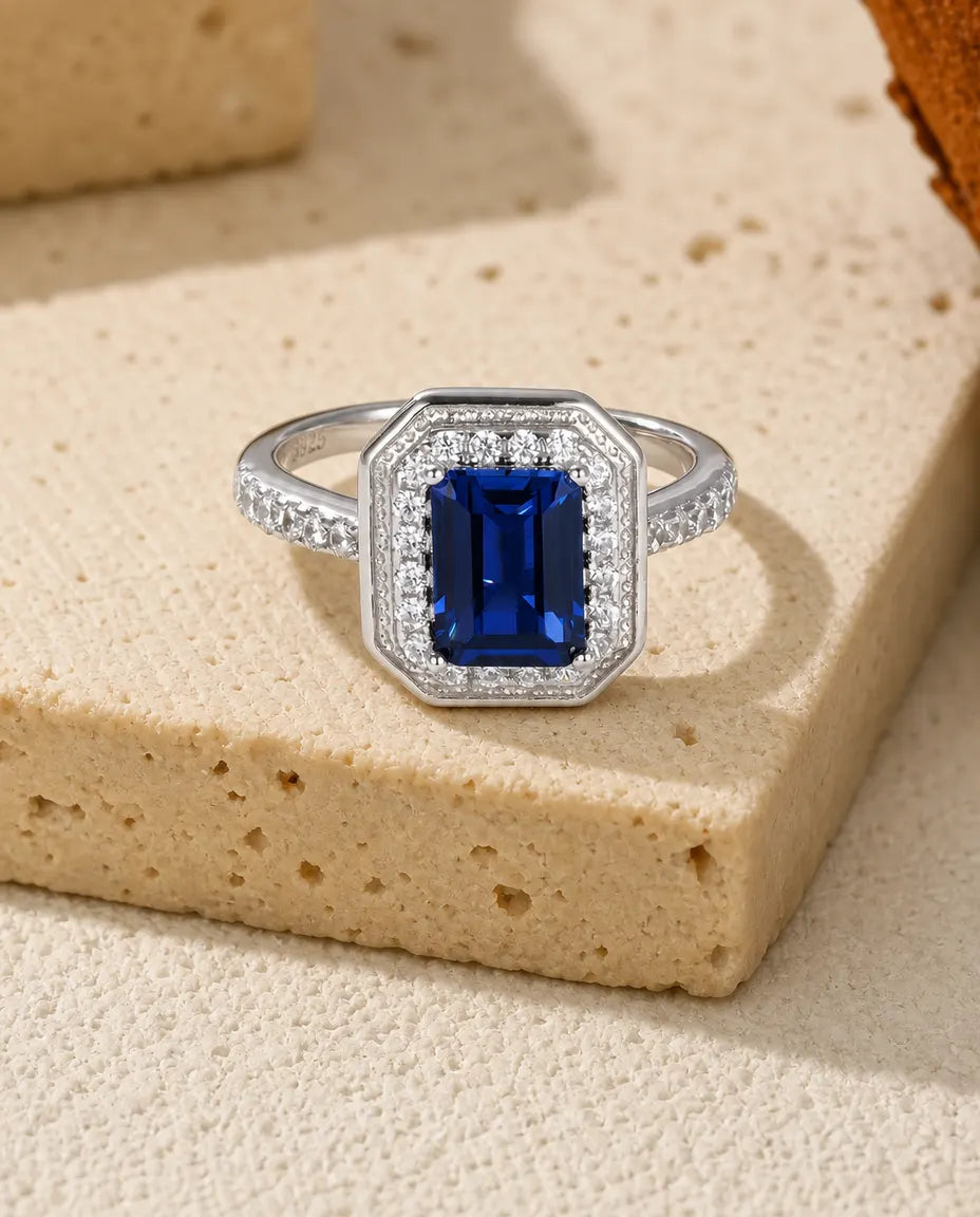Saffier Ring – Achthoekige Trapslijping met Halo en Pavé Schouders, 925 Sterling Zilver