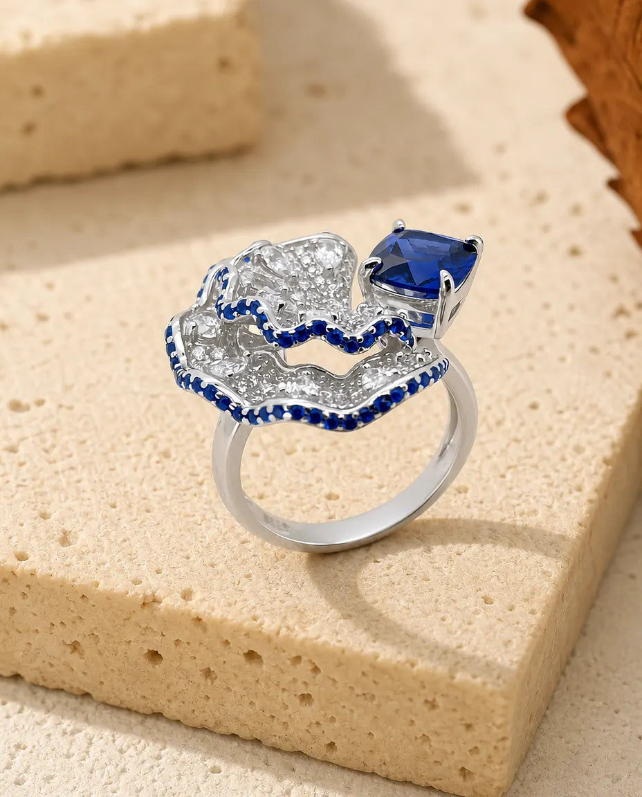 Saffier Ring – Labgekweekte Blauwe Steen op Pavé Waaier, 925 Sterling Zilver Statement Ring