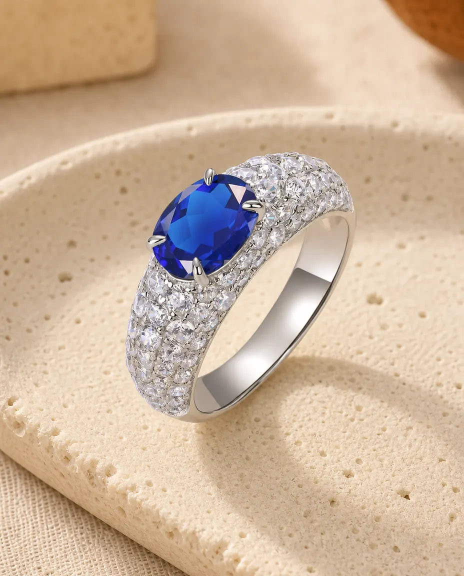 Saffier Ring – Ovale Labgekweekte Steen op Bolle Pavé Band, 925 Sterling Zilver