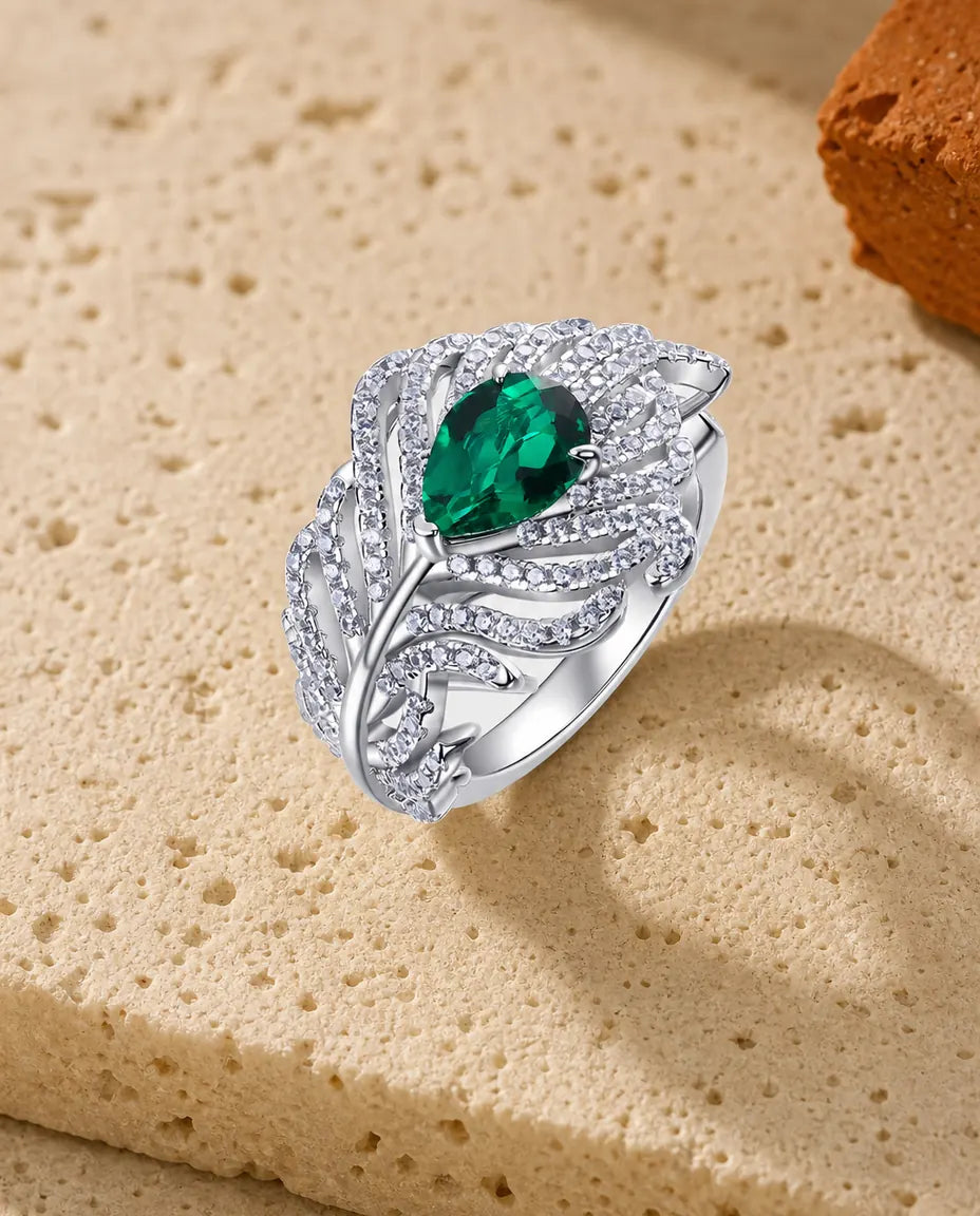 Smaragd Ring met Pavé Verenvleugels – Labgekweekte Ovale Steen in 925 Sterling Zilver