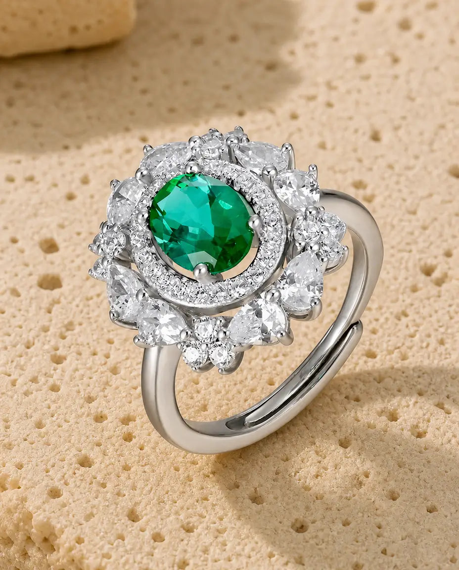 Smaragd Ring – Ovale Labgekweekte Steen met Dubbele Vintage Halo, Verstelbare Open Band