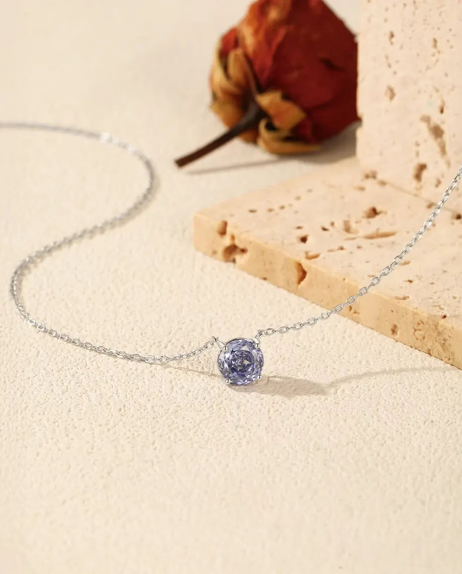Ronde Zirkonia Ketting in Tanzanietkleur van 925 Sterling Zilver – Violetblauwe Solitair Hanger van 6 mm of 8 mm aan een Fijne Ketting