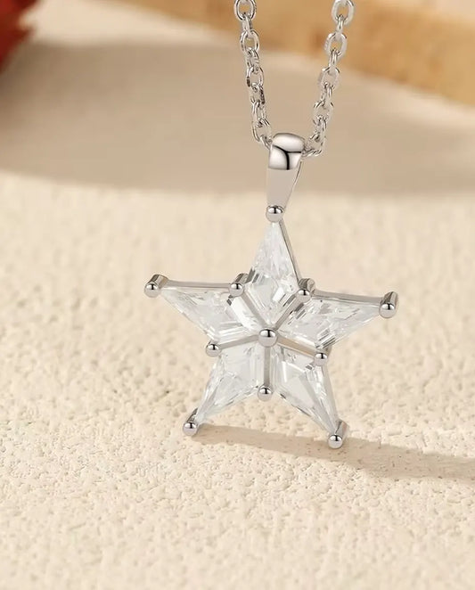 Sterketting met Zirkonia - ster van vijf stenen in vliegerslijpsel, 18 mm, ketting 40+5 cm, 925 zilver